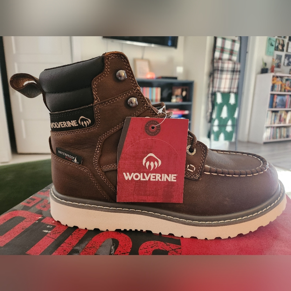 Womens Wolverine Wedge Boot size 9.5W